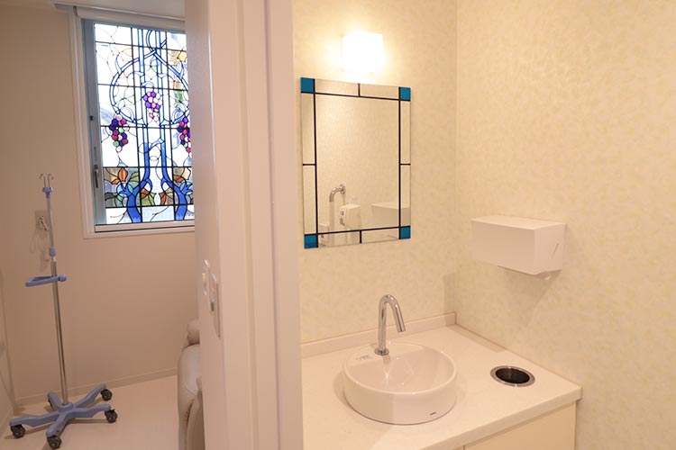 リカバリールームステンドグラス